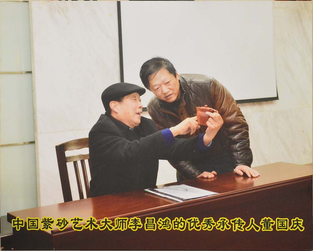 在"首届宜兴紫砂陶全手工技艺大赛"中,经评委会严格评审,授